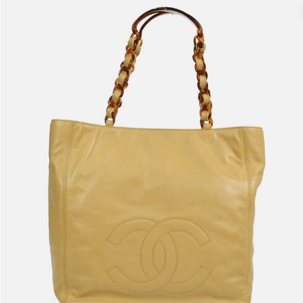 Lambskin CHANEL shoulder/tote with tortoise handles